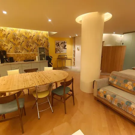 Comfortable House With Two Floors アパート *