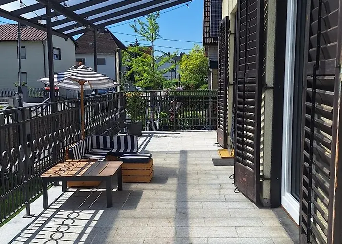 Comfortable House With Two Floors لينتز