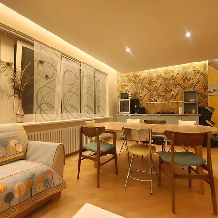 Comfortable House With Two Floors דירה לינץ