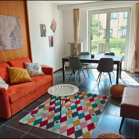 Comfortable House With Two Floors דירה