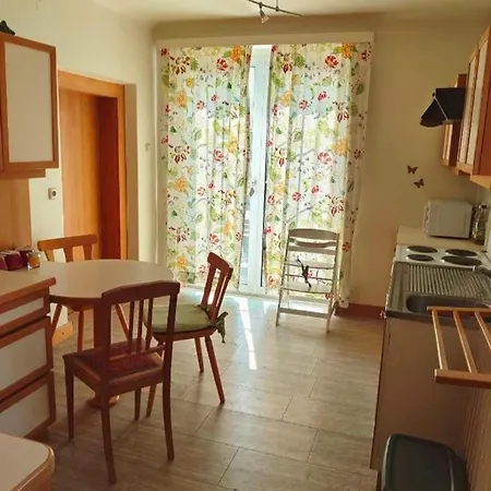 Comfortable House With Two Floors דירה *