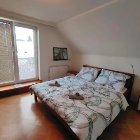 Comfortable House With Two Floors דירה