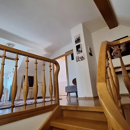 דירה Comfortable House With Two Floors לינץ