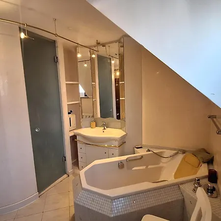 Comfortable House With Two Floors לינץ