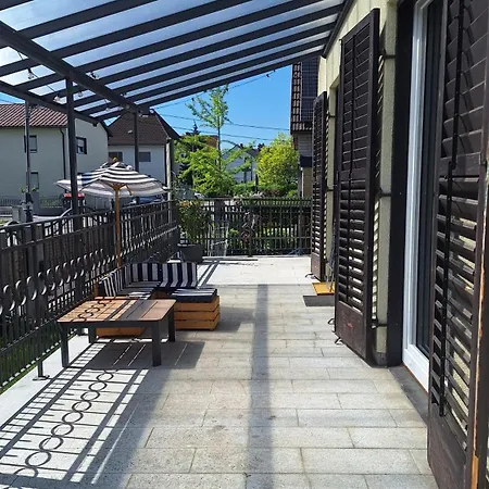 Comfortable House With Two Floors לינץ
