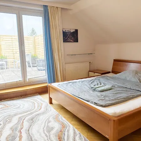 Comfortable House With Two Floors דירה לינץ
